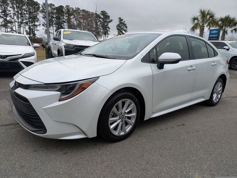 Used 2023 Toyota Corolla LE image 8