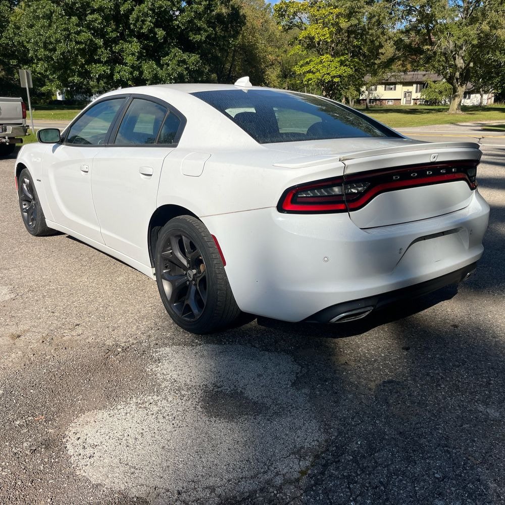 Used 2017 Dodge Charger R/T w/ Plus Group RWD image 4