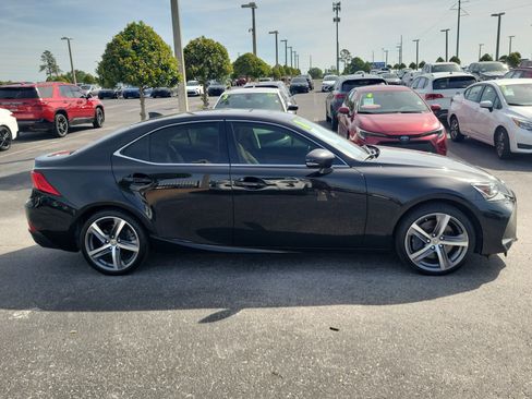 Used 2018 Lexus IS 300 w/ Premium Package RWD image 9