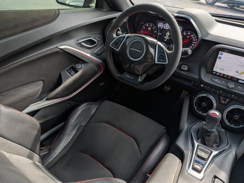 Used 2019 Chevrolet Camaro ZL1 RWD image 15