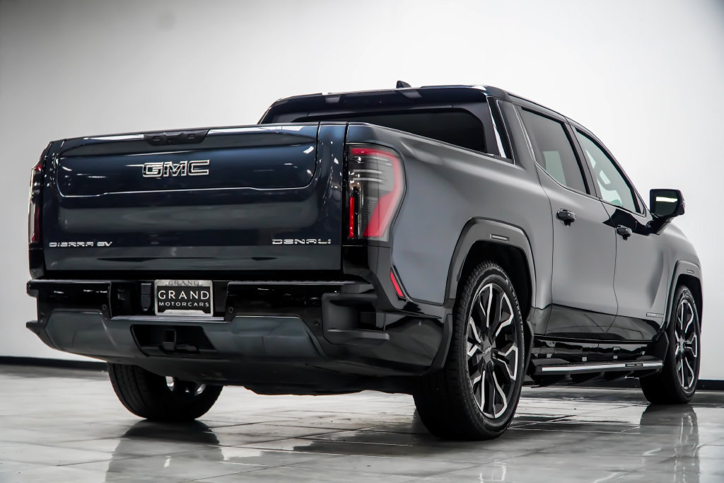 Used 2025 GMC Sierra EV Denali AWD/4WD image 18