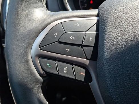 Used 2019 Jeep Grand Cherokee Overland AWD/4WD image 23