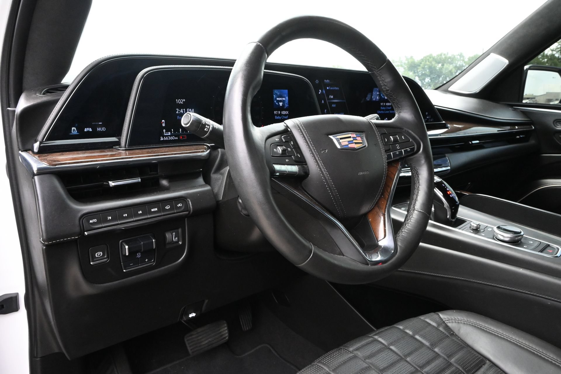 Used 2022 Cadillac Escalade Sport Platinum w/ LPO, ONYX Package AWD/4WD image 16