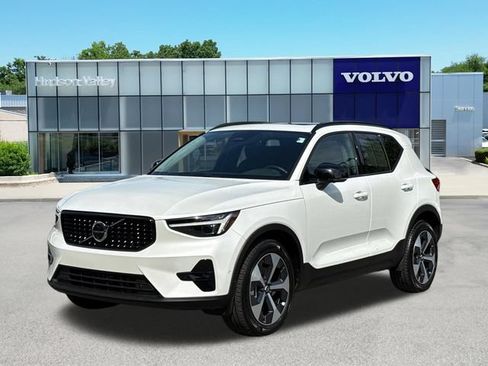 Certified 2026 Volvo XC40 B5 Plus AWD/4WD image 1