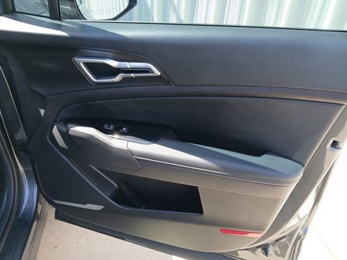 Used 2023 Kia Sportage EX image 17