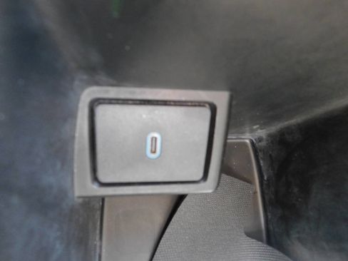 Used 2020 Ford Escape SE image 17