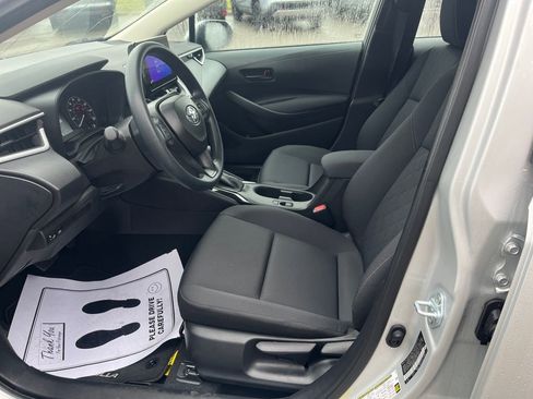 Used 2025 Toyota Corolla LE image 9