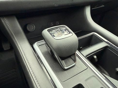 Used 2024 Nissan Pathfinder SV w/ SV Premium Package image 28