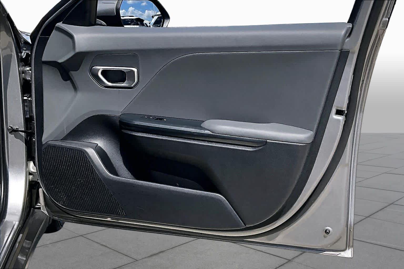 Used 2025 Kia K4 FWD image 23