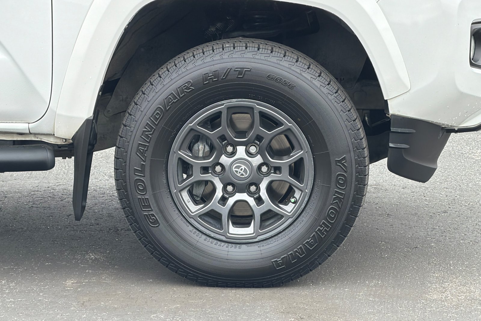 Used 2018 Toyota Tacoma SR5 RWD image 35