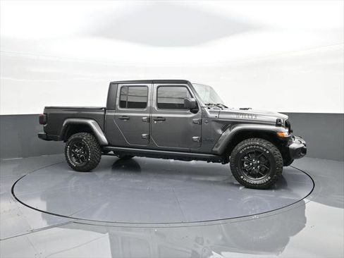 Certified 2024 Jeep Gladiator Sport image 17