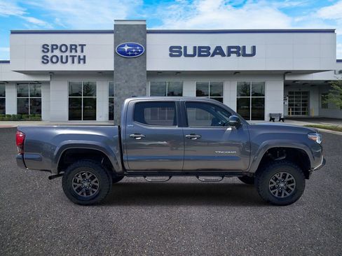 Used 2022 Toyota Tacoma SR5 w/ Technology Package RWD image 2