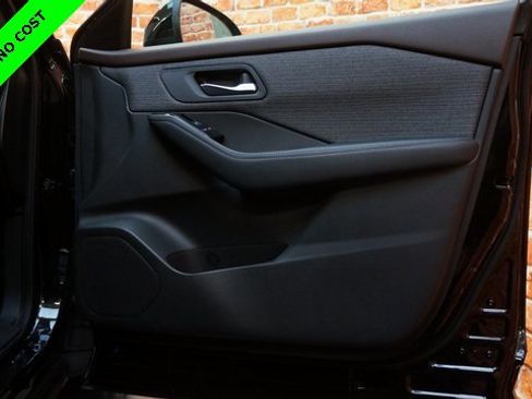 Used 2022 Nissan Rogue SV image 61