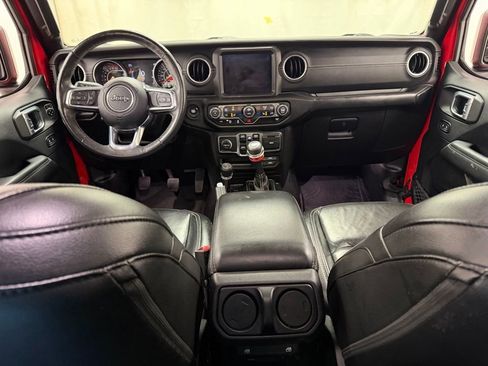 Used 2019 Jeep Wrangler Unlimited Sahara w/ Dual Top Group AWD/4WD image 28