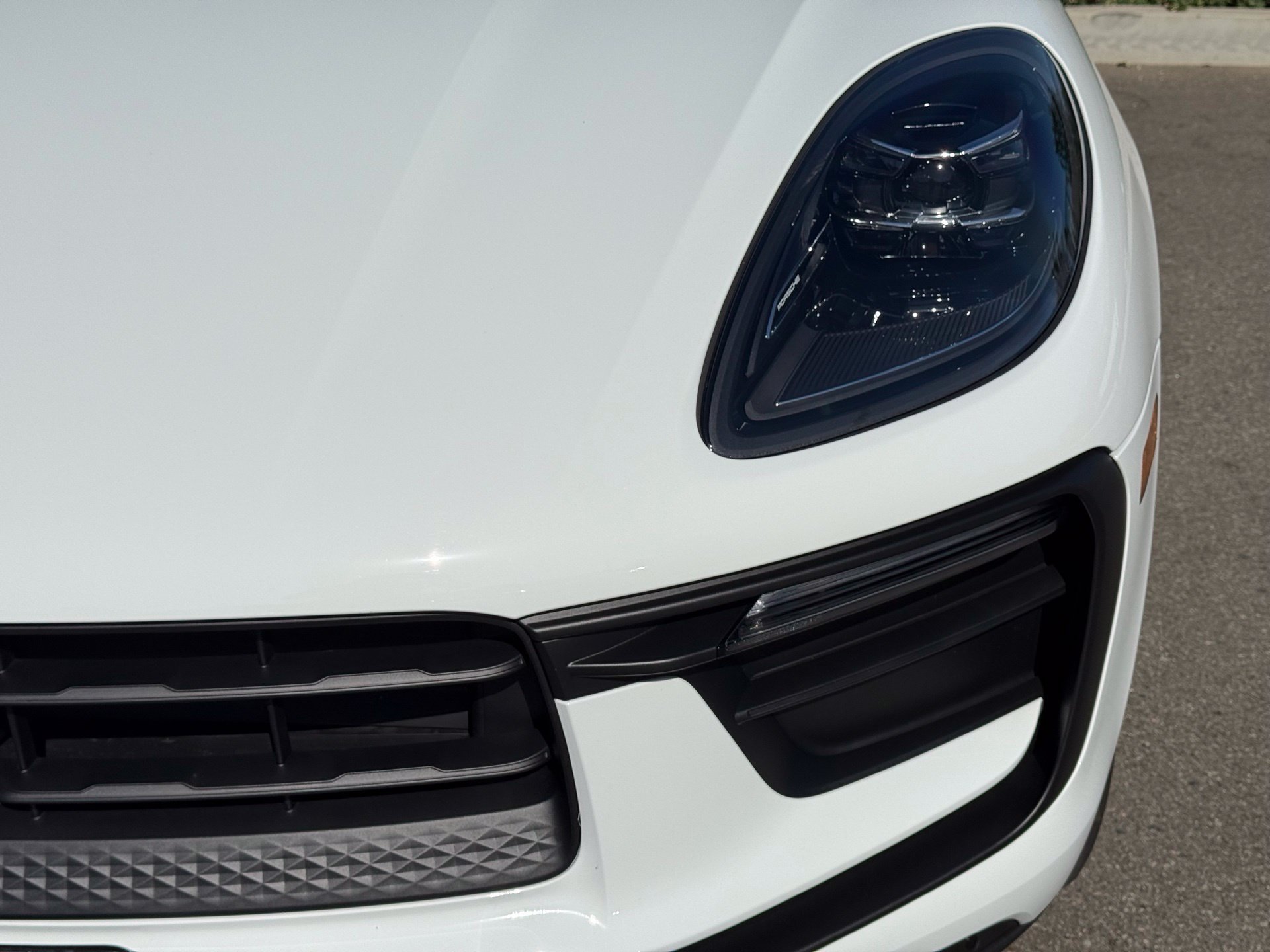 Used 2026 Porsche Macan AWD/4WD image 11