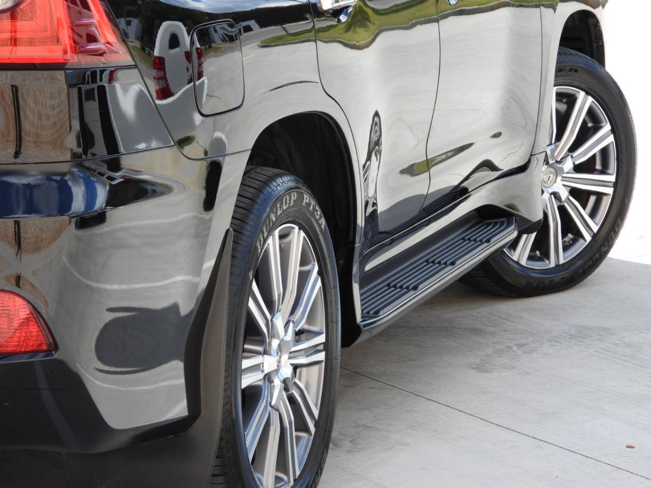 Used 2016 Lexus LX 570 4WD image 12