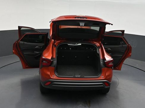 Used 2024 Chevrolet Trax LS FWD image 35