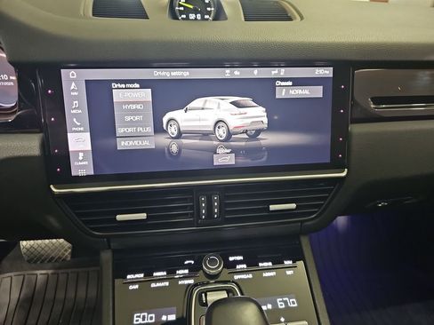 Used 2020 Porsche Cayenne E-Hybrid Coupe AWD/4WD image 23