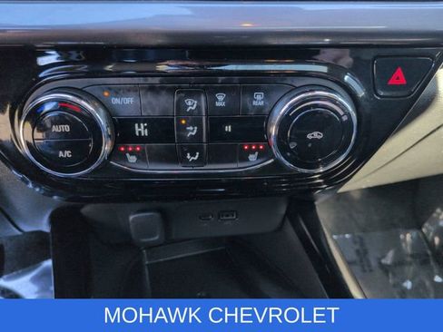 Used 2024 Chevrolet Trax ACTIV w/ Sunroof Package FWD image 18