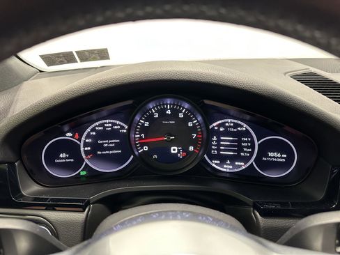 Used 2022 Porsche Cayenne Platinum Edition image 23