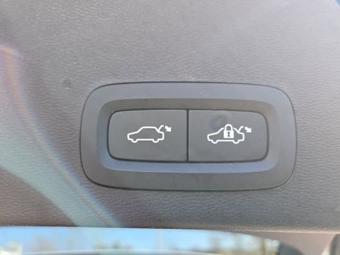 Used 2026 Volvo XC40 B5 Plus w/ Protection Package Premier image 7