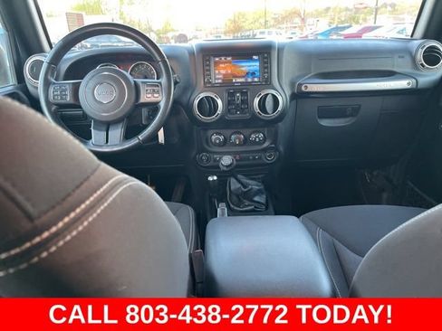 Used 2016 Jeep Wrangler Unlimited Rubicon w/ Connectivity Group AWD/4WD image 16