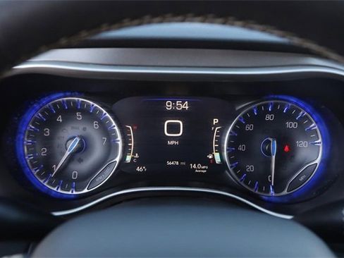 Used 2024 Chrysler Pacifica Touring-L image 15