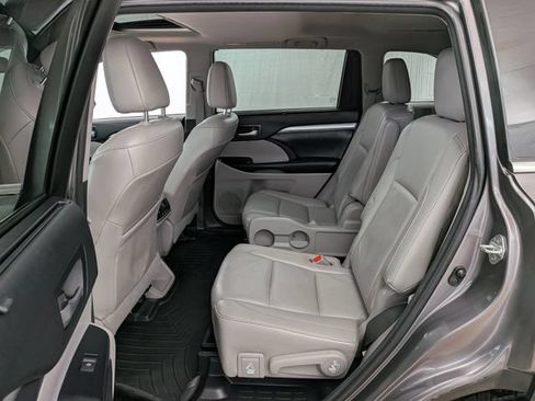 Used 2016 Toyota Highlander XLE AWD/4WD image 18