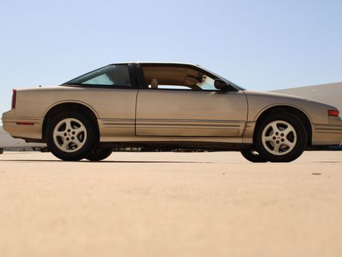 Used 1997 Oldsmobile Cutlass Supreme SL FWD image 19