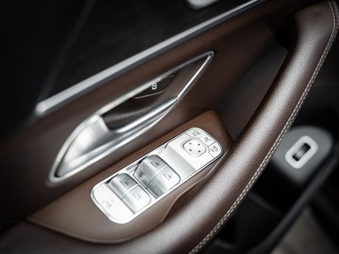 Used 2022 Mercedes-Benz GLS 450 4MATIC w/ AMG Line Exterior image 46