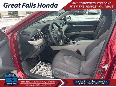 Used 2021 Toyota Camry LE image 13