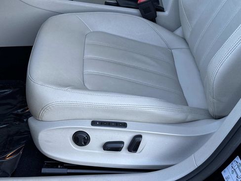 Certified 2020 Volkswagen Passat 2.0T SEL image 19