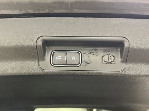 Used 2023 Ford Explorer XLT image 16