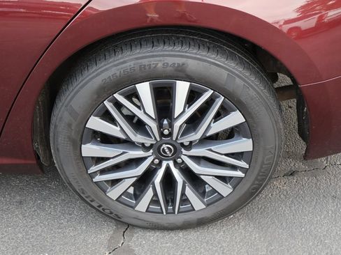 Used 2025 Nissan Altima 2.5 SV FWD image 15