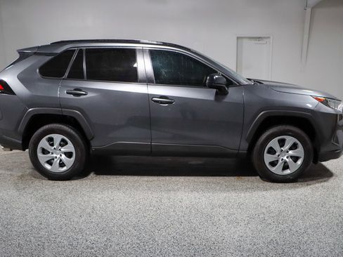 Used 2020 Toyota RAV4 LE image 6