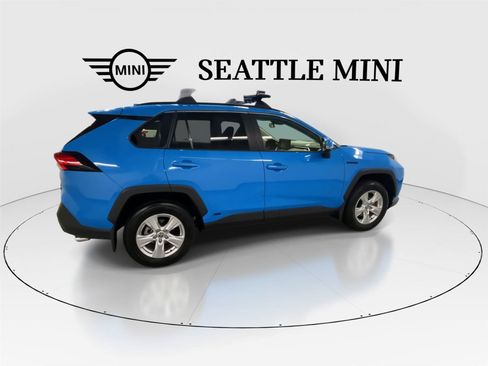 Used 2020 Toyota RAV4 XLE w/ XLE Grade Weather Package AWD/4WD image 11
