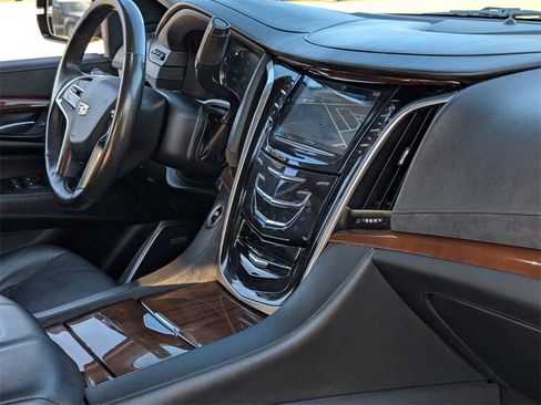 Used 2020 Cadillac Escalade Premium Luxury image 37