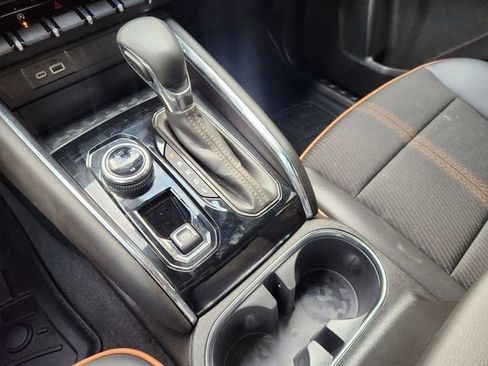 Used 2024 GMC Canyon AT4 w/ Technology Package image 19