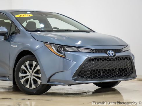 Used 2020 Toyota Corolla LE FWD image 2
