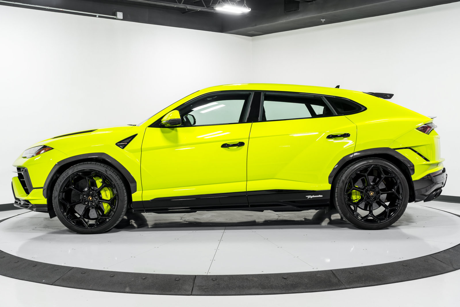 Used 2024 Lamborghini Urus Performante AWD/4WD image 7