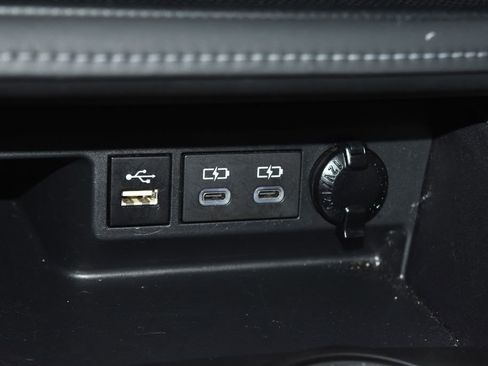 Used 2024 Toyota Highlander AWD image 13