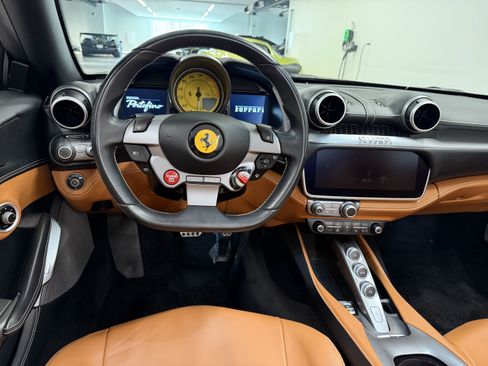 Used 2019 Ferrari Portofino RWD image 14