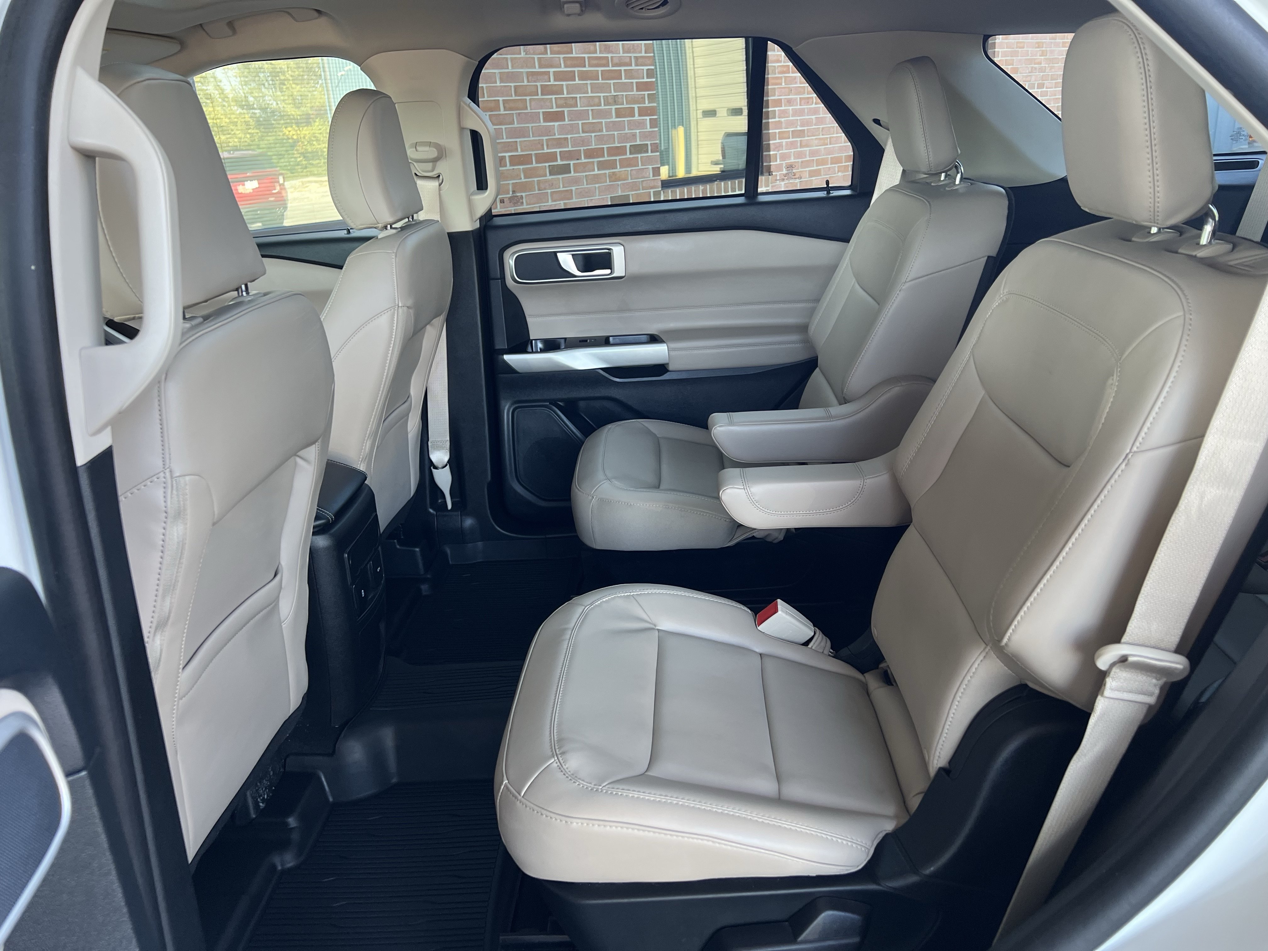 Used 2024 Ford Explorer XLT w/ Equipment Group 202A AWD/4WD image 19