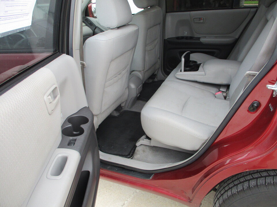 Used 2006 Toyota Highlander 2WD w/ Cold Weather Pkg image 8