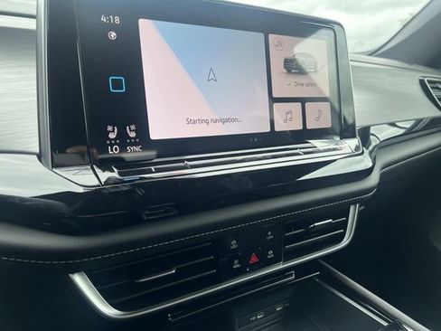 New 2026 Volkswagen Atlas Cross Sport SE FWD image 18