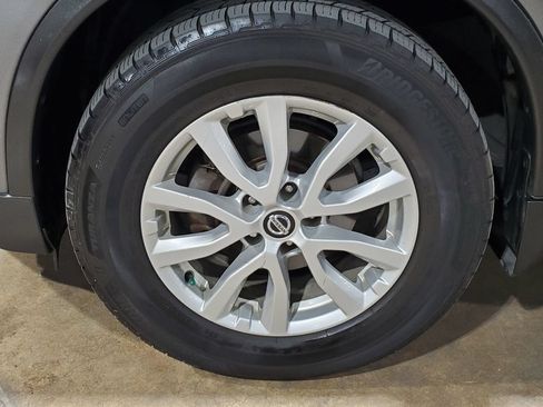 Used 2018 Nissan Rogue SV AWD/4WD image 35