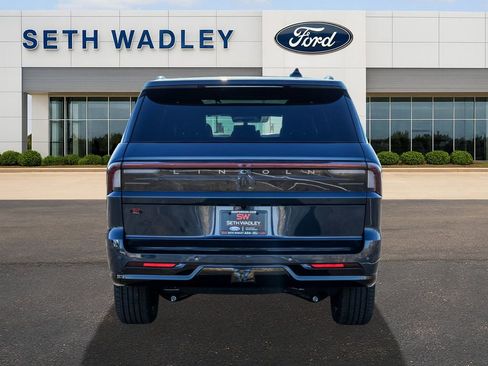 New 2025 Lincoln Navigator Reserve w/ Jet Appearance Package image 6