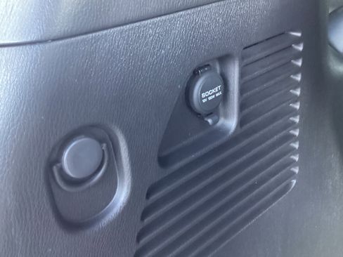 Used 2024 Nissan Armada Platinum w/ Captain's Chairs Package image 15