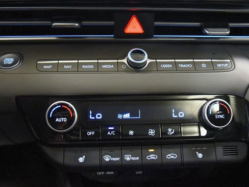 Used 2025 Hyundai Elantra SEL FWD image 16