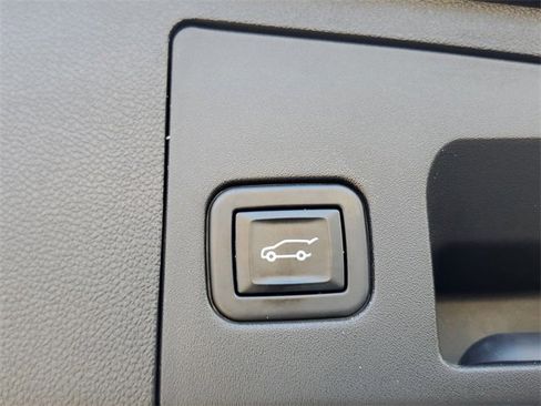 Certified 2023 Cadillac XT4 Luxury image 10